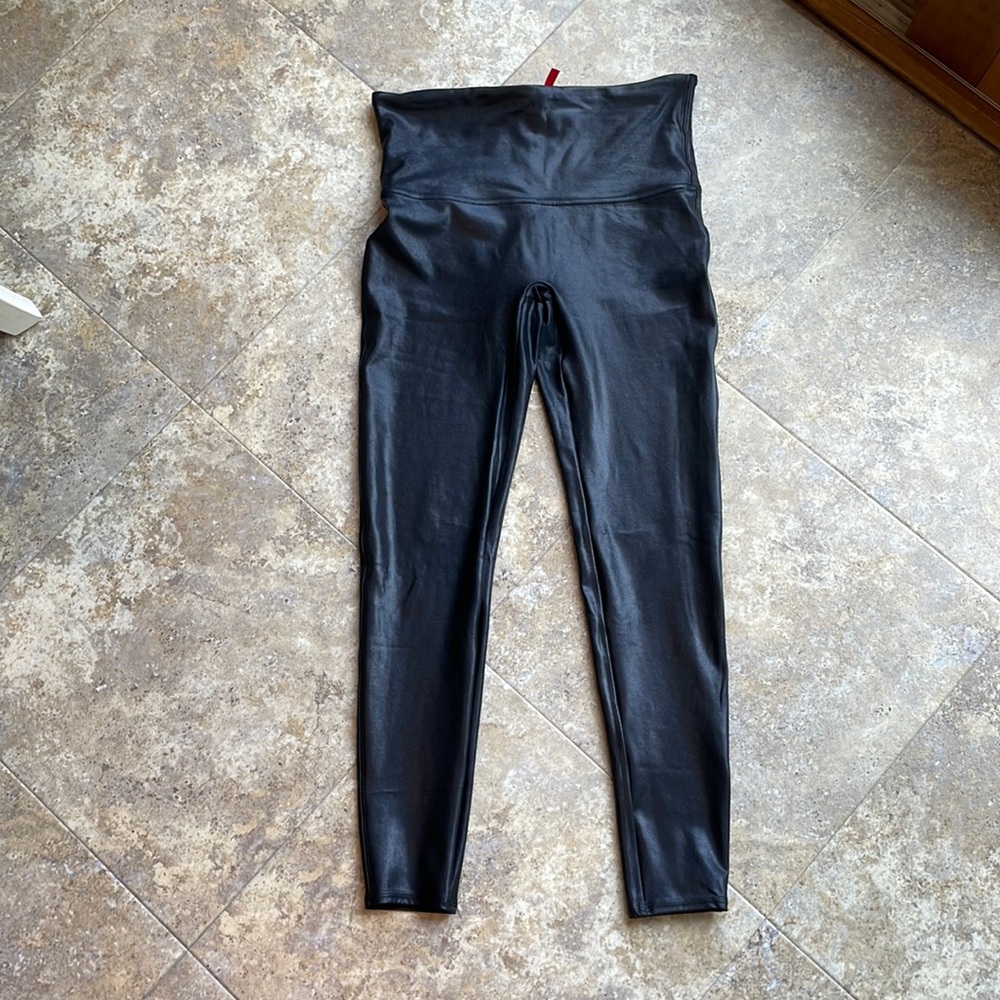 New without tags SPANX XL Faux Leather Leggings - sexy and slimming! Black!